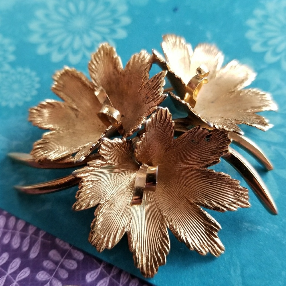 Vintage brooch three leaves  leaf gold tone pin fall autumn nature cottage